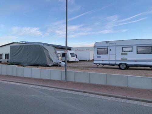 Foto - Stellplätze für Wohnwagen, Wohnmobil, Boot etc.