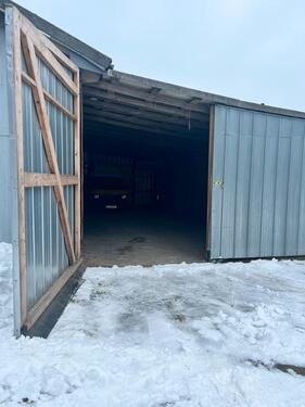 Foto - Halle zum Einstellen von Fahrzeugen