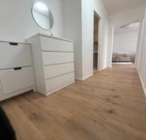 Top Sanierte 2 Zimmer Eigentumswohnung mit eigenem Stellplatz - Berlin Tempelhof-Schöneberg