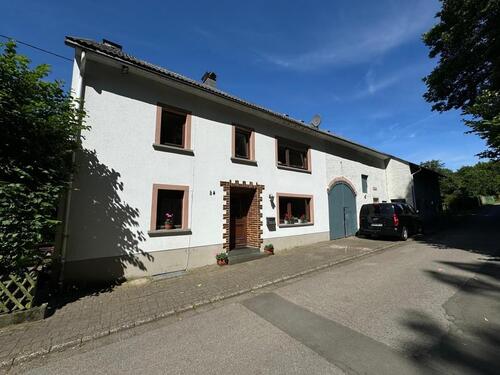 Foto - Rockeskyll: Schönes Einfamilienhaus mit angrenzendem Stall