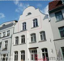 BUSCH-IMMOBILIEN ~ Individuelle Dachgeschoss-Wohnung im Güstrower Stadtkern!