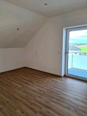 Foto - Neuwertige schöne helle 3 Zimmer Dachgeschosswohnung mit Balkon