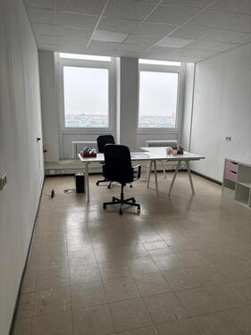 Foto - AB SOFORT: 30,00 m² Büroraum im 6.OG