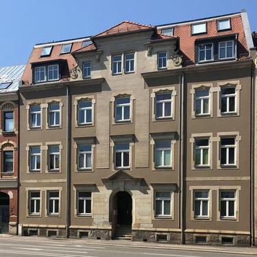 Foto - Richtig schicke 2-Zimmer-Dachgeschosswohnung mit sonnigem Balkon und Einbauküche!