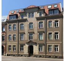 Richtig schicke 2-Zimmer-Dachgeschosswohnung mit sonnigem Balkon und Einbauküche! - Zwickau