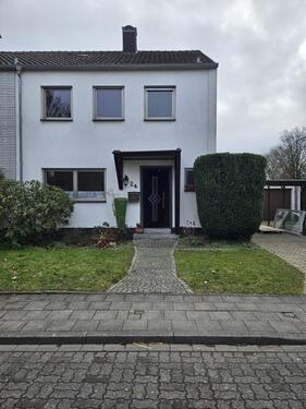 Foto - Doppelhaushälfte in Meerbusch Osterath mit Einzelgarage & Carport