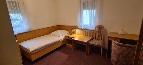 Foto - Ein Zimmer mit Bad und Wc - 600,00&nbsp;EUR Kaltmiete, ca.&nbsp; 16,00&nbsp;m&sup2;