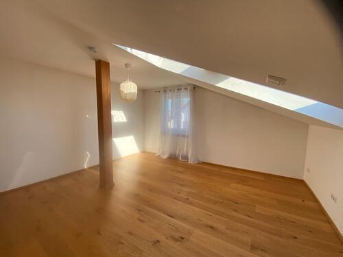 Foto - 3 Zimmer Dachgeschoßwohnung zur Miete in Sinzing