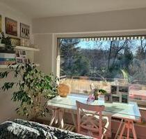 Wohnen am Waldrand:Helle 3-Zimmer-Wohnung mit Balkon in Stuttgart