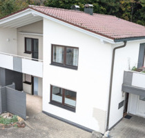 Charmante 3-Zimmer-Wohnung im 1. OG mit großer Terrasse+Balkon - Biberach an der Riß