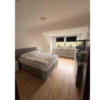 Schöne 2- Zimmer- Dachgeschosswohnung mit Balkon und Einbauküche - Ratingen Lintorf