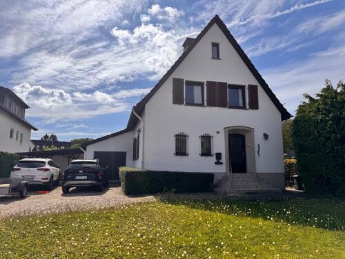 Foto - Freistehendes Einfamilienhaus mit 50er Jahre Charme & großem Grun