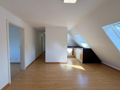 Foto - Zentrale 2-Zimmer-Dachgeschosswohnung – sofort frei