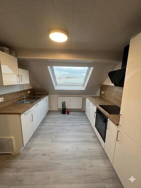 Foto - Ruhige, stilvolle 2-Zimmer-Wohnung teilmöbliert im DG