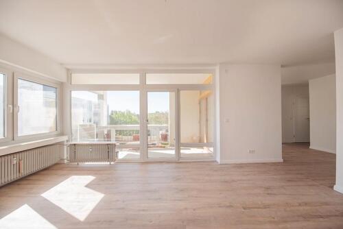Foto - Erstbezug nach Sanierung: Viereinhalbzimmer-Wohnung in Bad Hombu