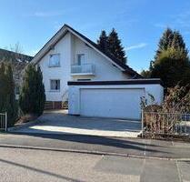 Exklusives Einfamilienhaus mit großem Garten und Doppelgarage - Vellmar