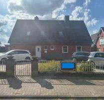 EinZweifamilienhaus mit großem Garten - Schwarzenbek