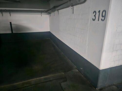 Foto - Tiefgaragenstellplatz - 120,00 EUR Miete,