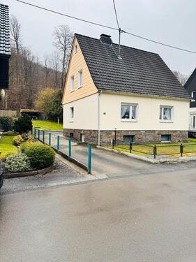 Foto - Ein-Zweifamilienhaus mit 900 m² Baugrundstück in Bergneustadt