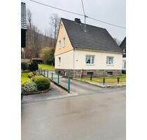 Ein-Zweifamilienhaus mit 900 m² Baugrundstück in Bergneustadt