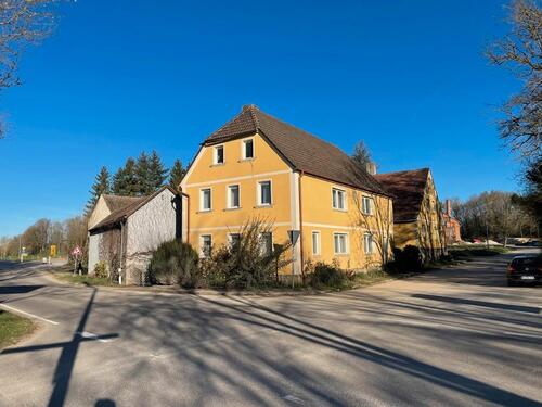 Foto - Großes Anwesen mit Nebengebäuden