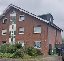Helle Souterrain-Wohnung für zwei mit großer Terrasse (WBS erforderlich) - Detmold