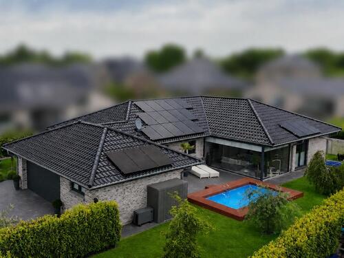 Foto - Exklusiver Winkelbungalow mit geh. Ausstattung, Pool & PV-Anlage