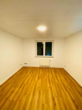 Foto - Charmante frisch renovierte 1-Zimmer-Whg mit Balkon & Einbauküche