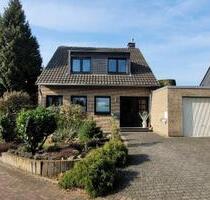 Freistehendes Einfamilienhaus zum Kauf in TOP Lage provisionsfrei - Dinslaken Hiesfeld Freistehendes Einfamilienhaus zum Kauf in TOP Lage provisionsfrei - Dinslaken Hiesfeld