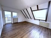 Foto - Renovierte 4 ZBK DG Wohnung - 770,00&nbsp;EUR Kaltmiete, ca.&nbsp; 81,00&nbsp;m&sup2;