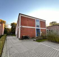 Flexible Gewerbefläche mit 380 m² | 3,6 m Deckenhöhe | 8 €m² | Ruhige Lage & Parkplätze inklusive - Hamburg Harburg