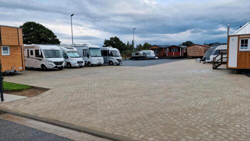 Foto - Parkplatz, Stellplatz für Wohnmobil, Wohnwagen, Boote, LKW, PKW