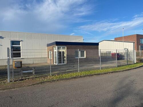 Foto - Halle mit Büro, umzäunt - 2.000,00&nbsp;EUR Kaltmiete, ca.&nbsp; 300,00&nbsp;m&sup2;