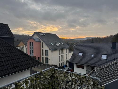 Foto - Helle 3-Zimmer-Galeriewohnung mit Aufzug & Parkett in Neustadt