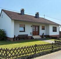 Freistehendes Einfamilienhaus mit Fernblick, 4.300m² Grundstück - Mehren