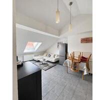 Schöne 2-Zi.-Dachgeschosswohnung vollmöbiliert mit Einbauküche - Mannheim Herzogenried