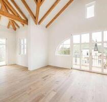 Top-sanierte Maisonette-Dreizimmerwohnung mit Einbauküche, zwei Balkonen u.v.m. seenah in Buckow - Oberbarnim