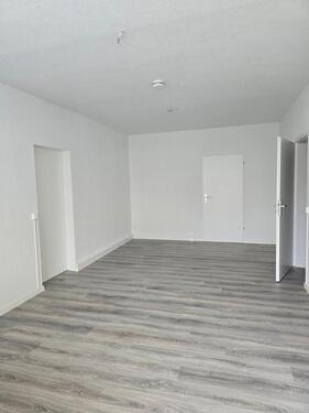 Foto - Ab sofort... 3 Raumwohnung im 1.OG mit Wanne und Balkon!