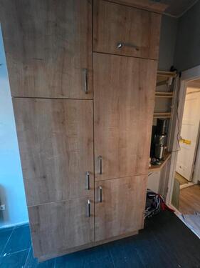 Foto - 2 Zimmer (samt Bad, Küche, Balkon) zur Untermiete