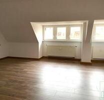 Großzügige 2-Raum-Dachgeschoss-Wohnung mit Einbauküche im Zentrum von Bautzen zu vermieten!