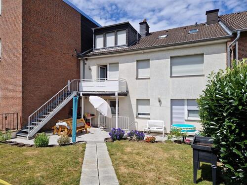 Foto - Wohnhaus mit 7 Zimmern, Garten, zwei Garagen in Eschweiler-Dürwiß