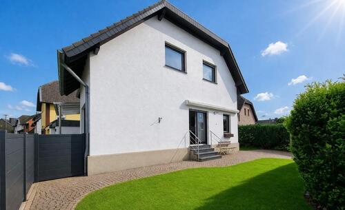 Foto - Freistehendes Einfamilienhaus mit Garten, Garage & ruhiger Lage