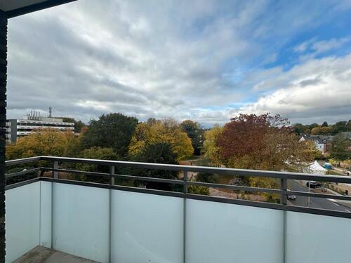 Foto - Schöne 2,5-Zi.-Wohnung mit Balkon und Blick auf den Stadtpark!