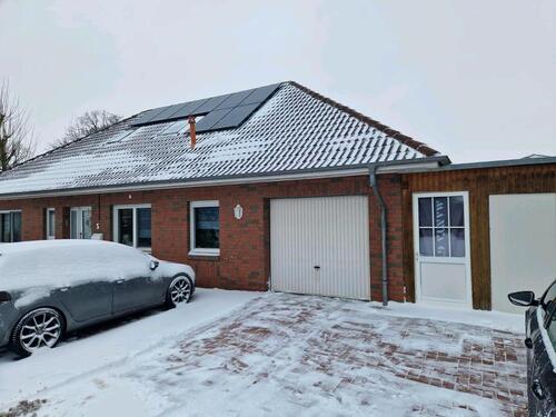 Foto - Bungalow mit PV.Anlage und Speicher
