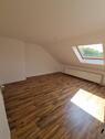 Foto - Sanierte 2-Zimmer-Dachgeschosswohnung mit Einbauküche