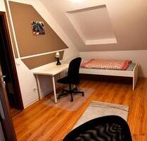 WG Zimmer in Berlin - 450,00 EUR Kaltmiete, ca. 18,00 m² in Berlin (PLZ: 12353) Neukölln WG Zimmer in Berlin - 450,00 EUR Kaltmiete, ca. 18,00 m² in Berlin (PLZ: 12353) Neukölln