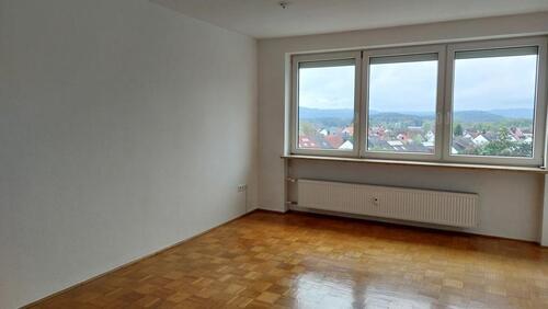 Foto - Helle 4- Zi.-Wohnung m. Balkon nähe Stadtrand ab sofort beziehbar