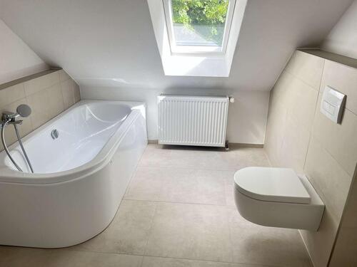 Foto - Modernisierte 4-Zi DG Wohnung 78 qm WF (Energieeffizienz B)