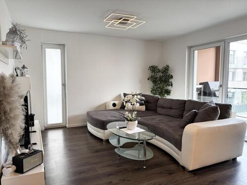 Foto - Schöne 3. Zi. Wohnung mit Balkon, Badewanne u. Dusche, Einbauküche und Tiefgarage