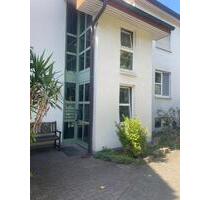 Helle 2 Zimmerwohnung mit EBK, Bad und Stellplatz in Weiterstadt - Mörfelden-Walldorf